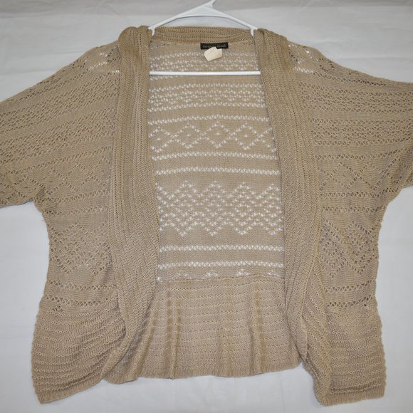 Intriguing Threads Acrylic Cardigan Beige 2X Short Sleeve - Picture 4 of 8